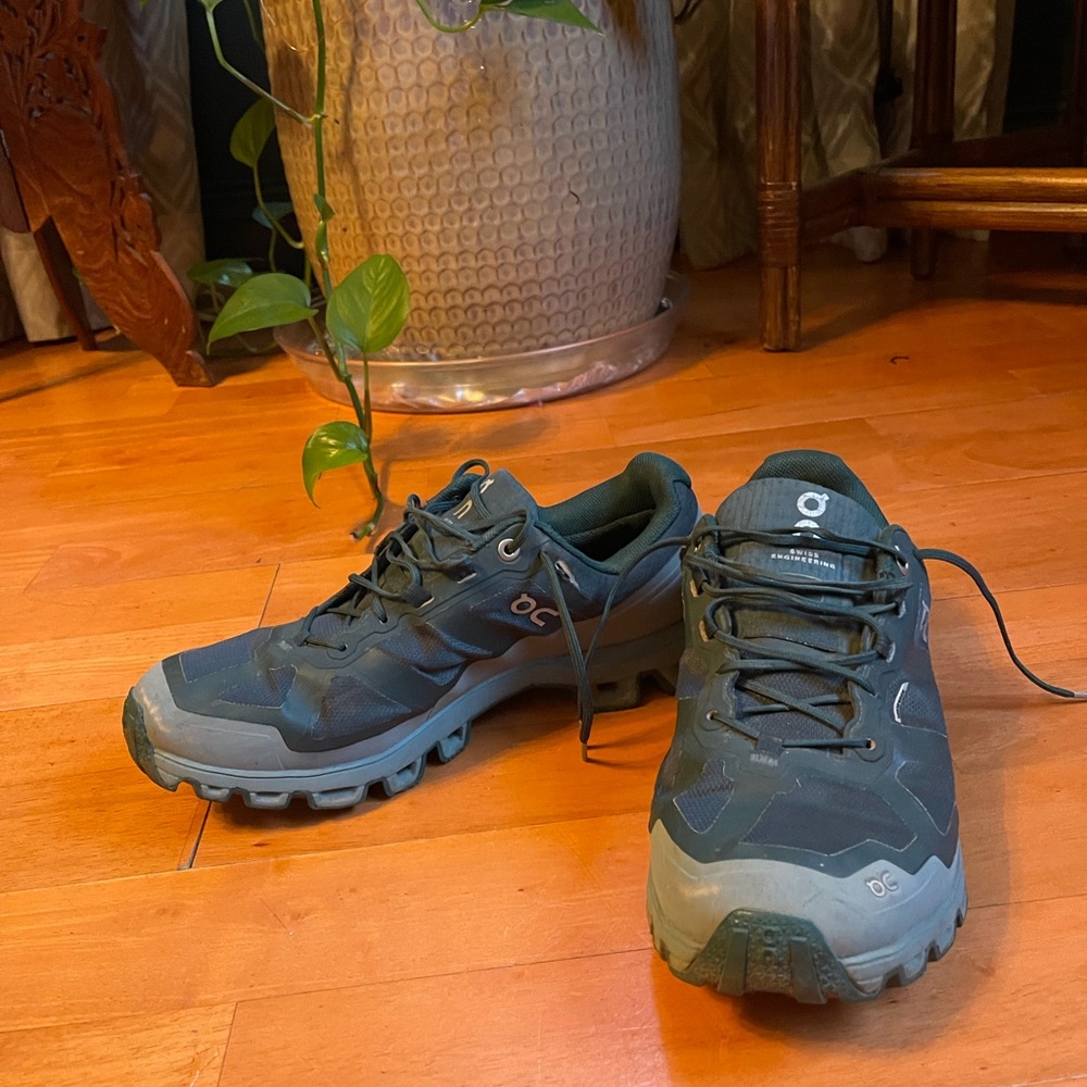 On Cloud waterproof trail shoes - Dark Green and Gray